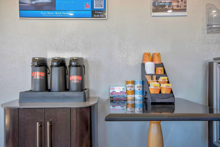 Food & Drinks 5, Motel 6 Albuquerque, NM - Carlisle, Bernalillo