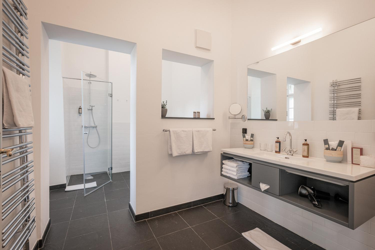 Bathroom 3, Boutique Hotel Zum Oberjager, Schloss Lackenbach, Oberpullendorf