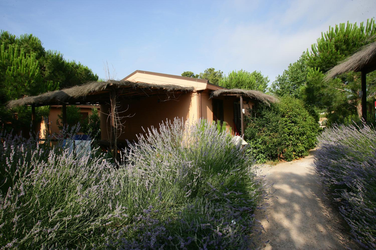Exterior 17