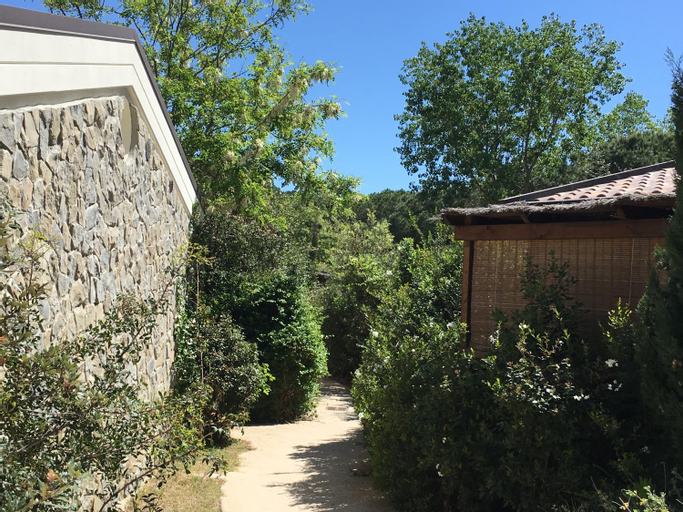 Exterior 6