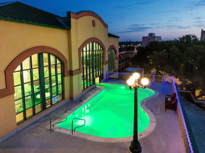 Sport & Beauty 2, Temple Gardens Hotel & Spa, Division No. 7