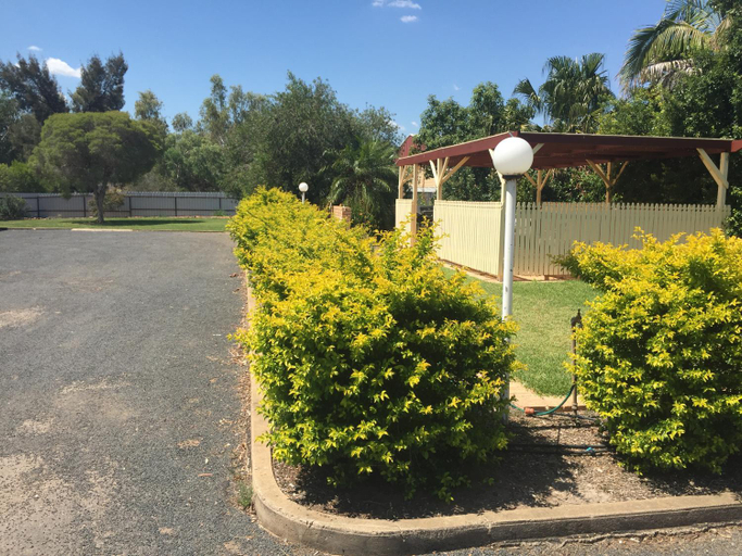 Others 4, Macquarie Valley Motor Inn, Warren
