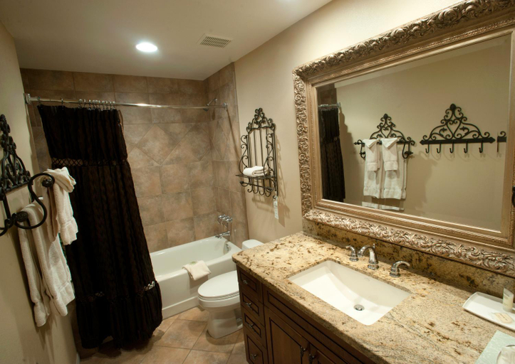 Bathroom 3, Shadow Mountain Resort, Riverside