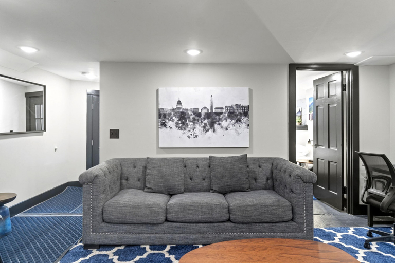 Room 4, Historic DC Gem Spacious Rowhouse Private Patio, Washington D.C.