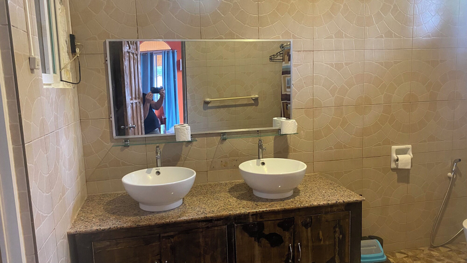 Bathroom 3, Seaside Travelers Inn by Camiguin Island Home, Catarman
