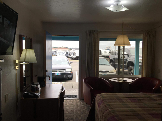 Others 5, Southsider Motel, Coos