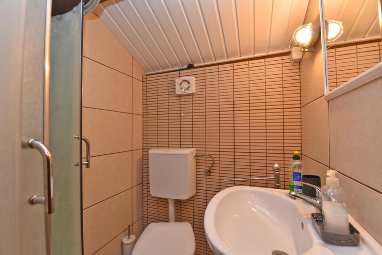 Bathroom 4, Apartment 928, Fažana
