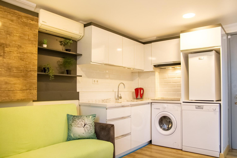 Others 4, Fi Homes, Konak