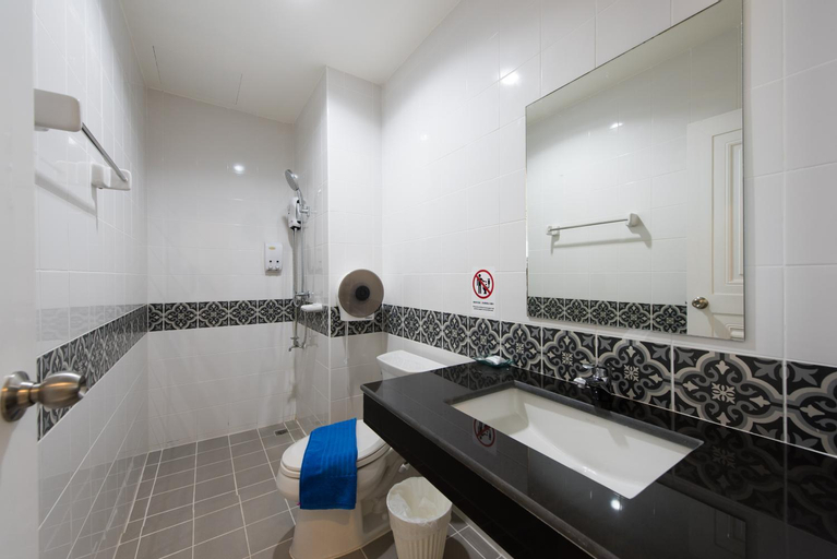 Bathroom 15