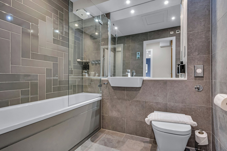 Bathroom 3, Roomzzz Leeds City, Leeds