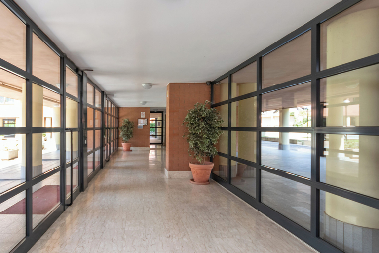 Others 5, Studio con terrazzo vicino l'università, Torino