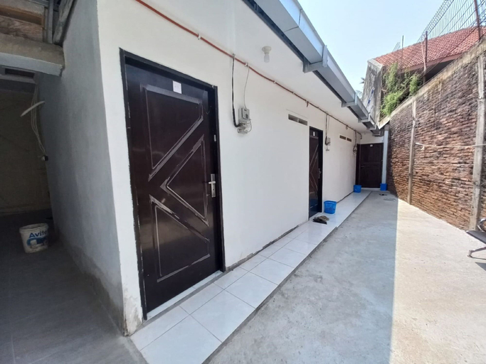 Exterior & Views 2, OYO 93962 Jm Guest House, Karawang