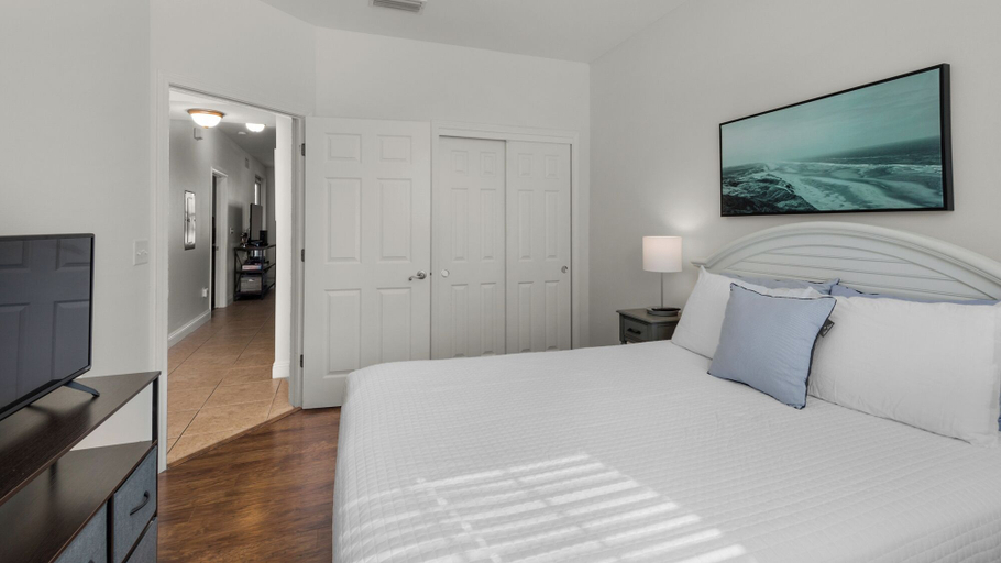 Others 5, Pool, Fitness Center & Central Location, Walton