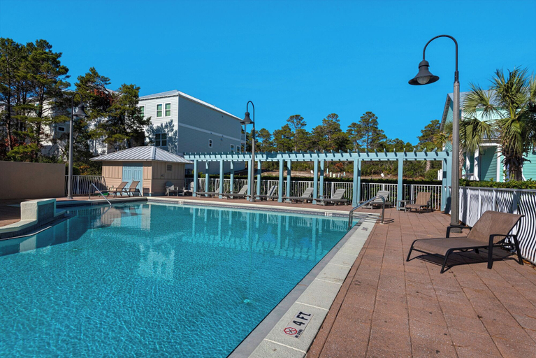 Sport & Beauty 4, Spacious 4BR With 2 Master Suites, Golf Cart, .3 Miles to Beach - Sleeps 15, Walton