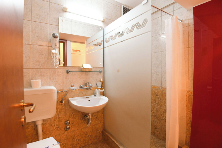 Bathroom 4, Complex Modern Mamaia All Inclusive, Constanta