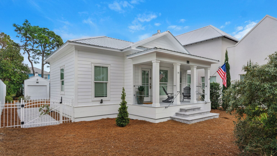 Exterior & Views
