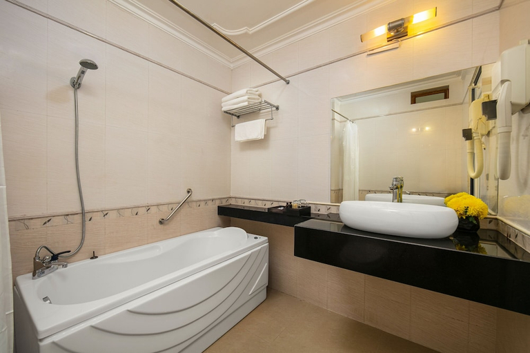 Bathroom 2, Diamond Nostalgia Hotel & Spa, Hoàn Kiếm