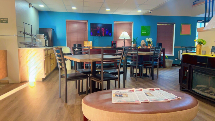Food & Drinks 5, Rodeway Inn Rifle, Garfield