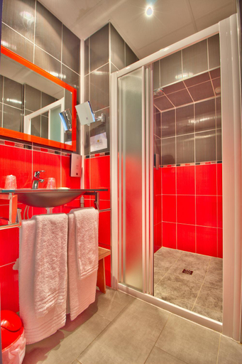 Bathroom 3, Logis Chalet Du Mont Roland, Jura