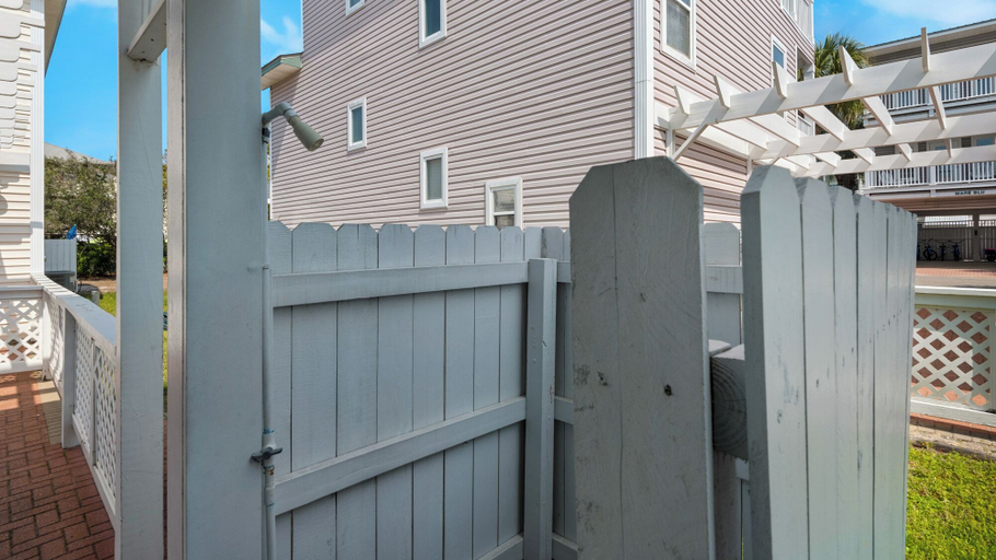 Exterior & Views 2, 2 Minutes to Beach & Next to Pool - Free Beach Setup, Sleeps 12, Walton