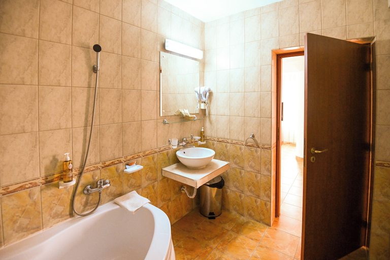 Bathroom 4, Complex Modern Mamaia All Inclusive, Constanta