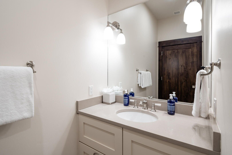 Bathroom 5, 4b Lodgeside 3 Bedroom Townhouse by Moonlight Basin Lodging, Madison
