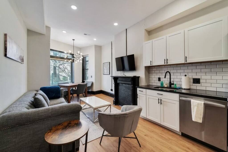 Room 3, Historic DC Gem Spacious Rowhouse Private Patio, Washington D.C.