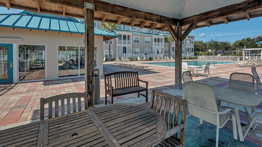 Food & Drinks, Pool, Fitness Center & Central Location, Walton