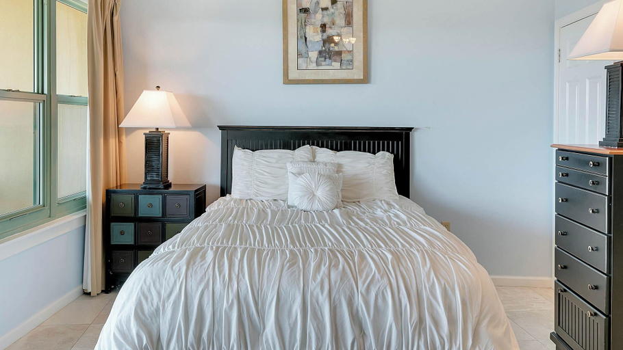 Bedroom 3, Charming Studio for 2 - Pool Views - Next Door to Alys!, Walton