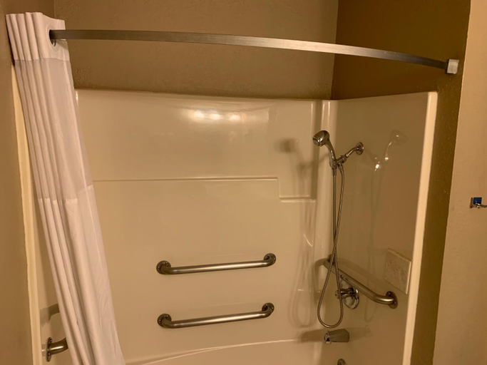 Bathroom 4, Super 8 by Wyndham Jonesboro, Craighead