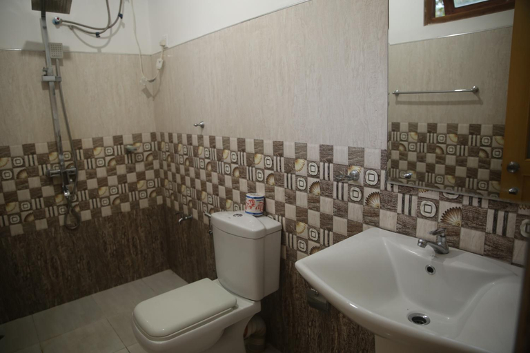 Bathroom 4, Rivinu Holiday Resort, Ella