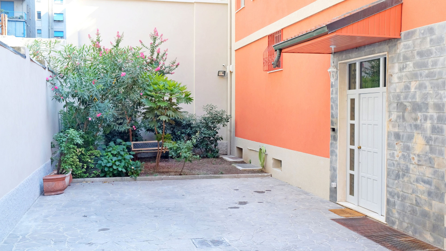 Exterior & Views 2, B&B I 10 Mondi, Milano