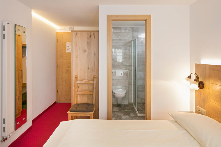 Bedroom 3, Annex Antika, Visp