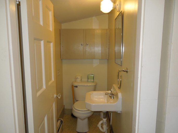 Bathroom 4, Wildcat Inn & Tavern, Carroll