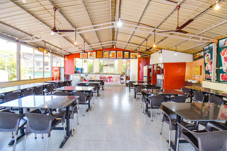 Food & Drinks 3, Fabexpress Alishan Residency, Satara