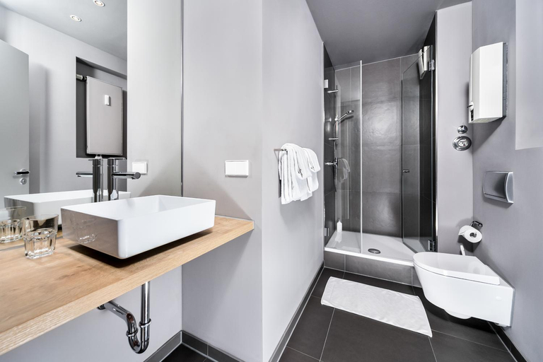 Bathroom 2, Art'Appart Suiten - kontaktloser Check-In, Berlin