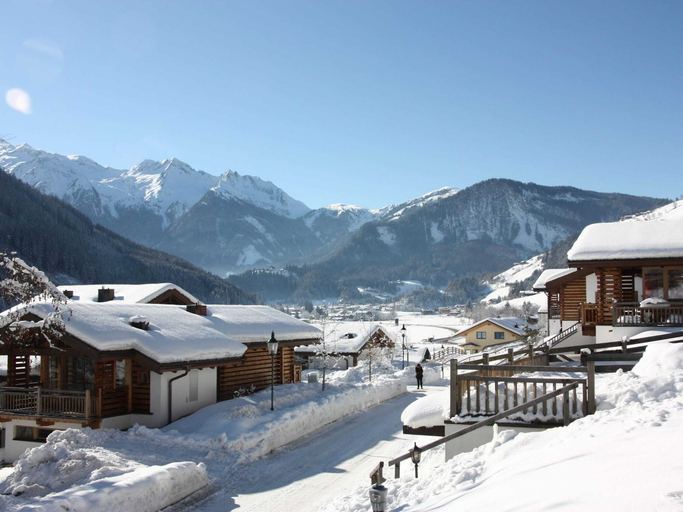 Others 3, Chalet for 10 People With Access to the Swimming Pool, Zell am See