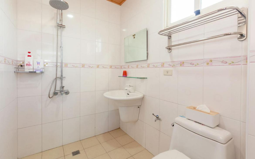 Bathroom 2, Kids Drawing B&B, Taitung