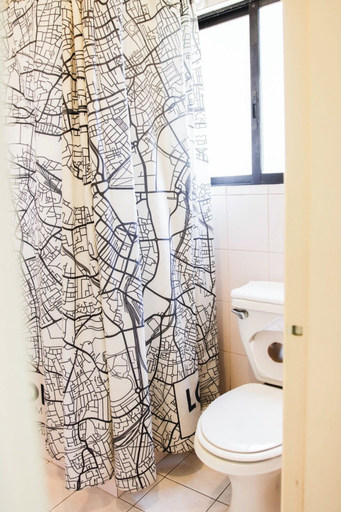 Bathroom 5, Hotel Rondo, Valparaíso