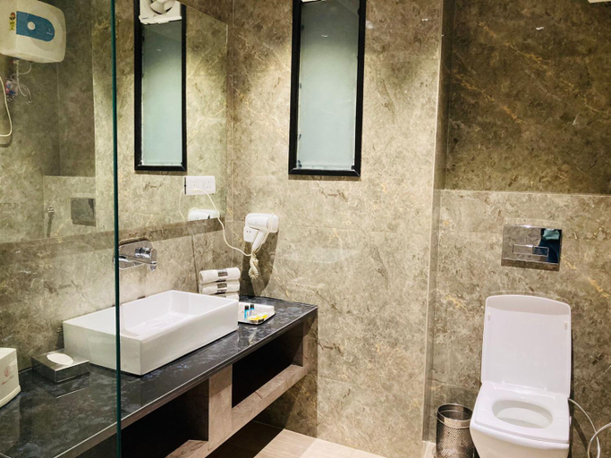 Bathroom 3, Hotel Aman Palace-Rajouri Garden, Delhi