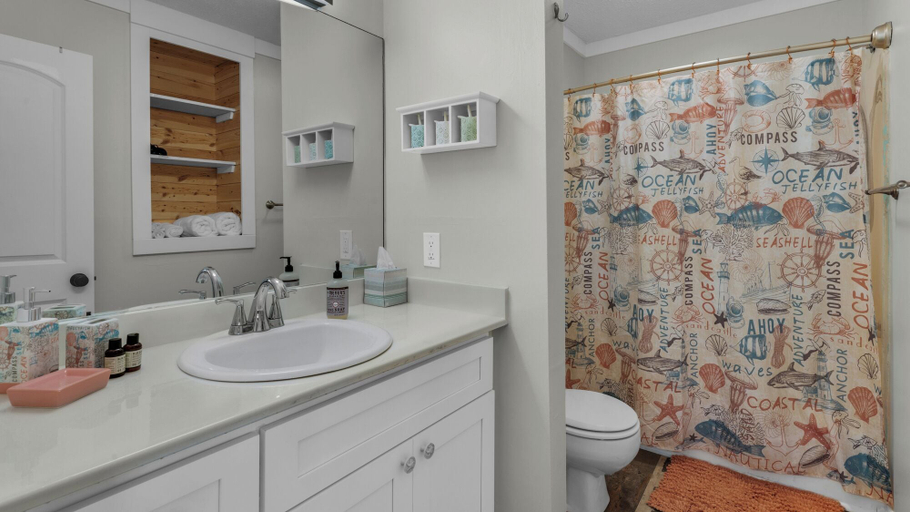Bathroom 4, 1br/1ba, Covered Parking, Perfect for Couples!, Bay