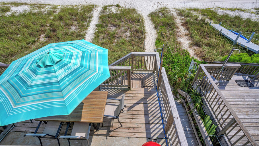 Sport & Beauty, Gulf-front Townhome - Stunning Luxury Beach Retreat, Bay