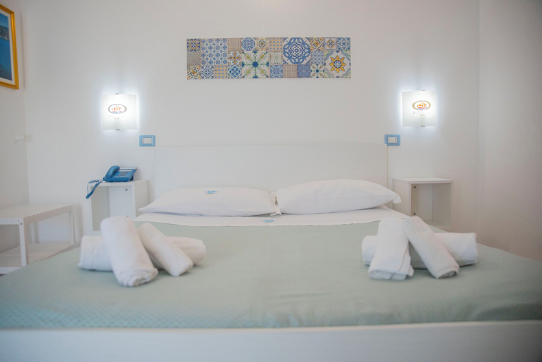 Bedroom 3, Le Tre Caravelle Hotel, Salerno