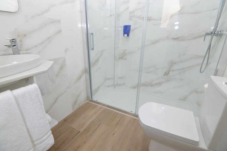 Bathroom 5, Hotel Castillo Benidorm, Alicante