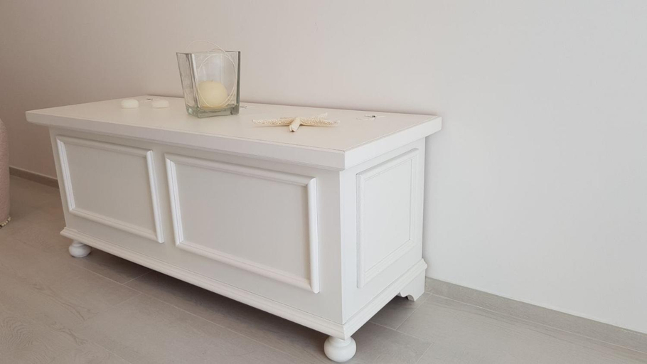 Others 5, Sirene, Bari