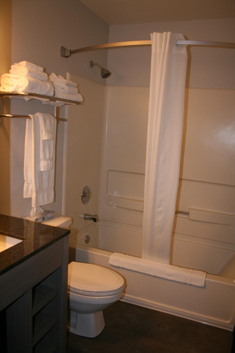Bathroom 3, Heritage Inn Express, Marshall