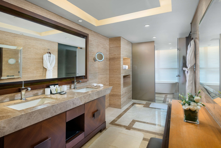 Bathroom 5, Hilton Beijing Wangfujing, Beijing