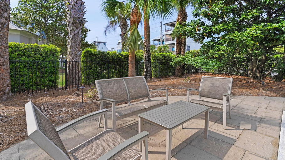 Others 5, Private Heated Pool in Seagrove; Steps From the Gulf : Sleeps 8, Walton