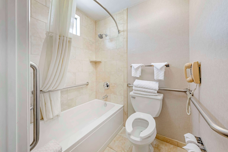 Bathroom 4, Best Western Plus Stovall's Inn, Orange