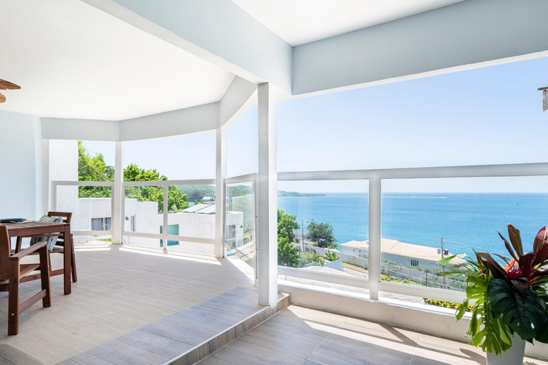 Others 2, Luxe Beach Resort
